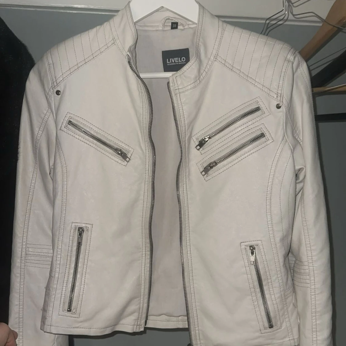 Vit skinnjacka från Livelo, stl 38 - 1