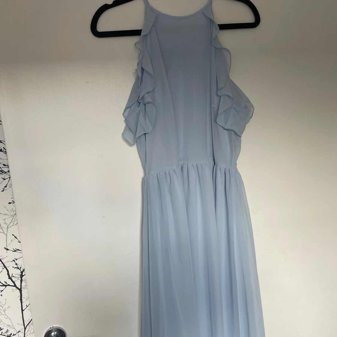 Ljusblå långklänning med volang - 2