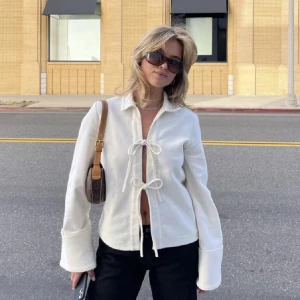 Djerf avenue kofta - Super fin kofta/blus från djerf avenue. Använd ett fåtal gånger. 