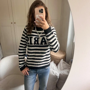 Randig stickad tröja  - Snygg stickad tröja köpt i London! Inga tecken på användning, som ny!!💞