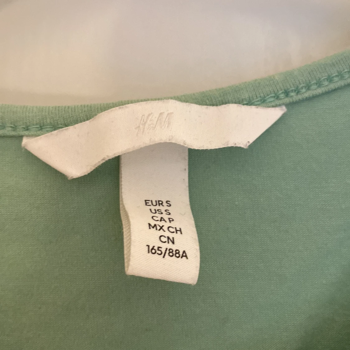 Mintgrön topp med spets puffärmar från H&M - 2