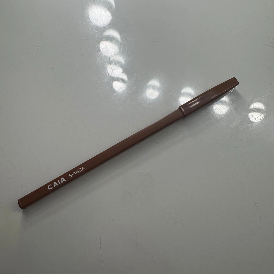 CAIA Bianca läppenna brun