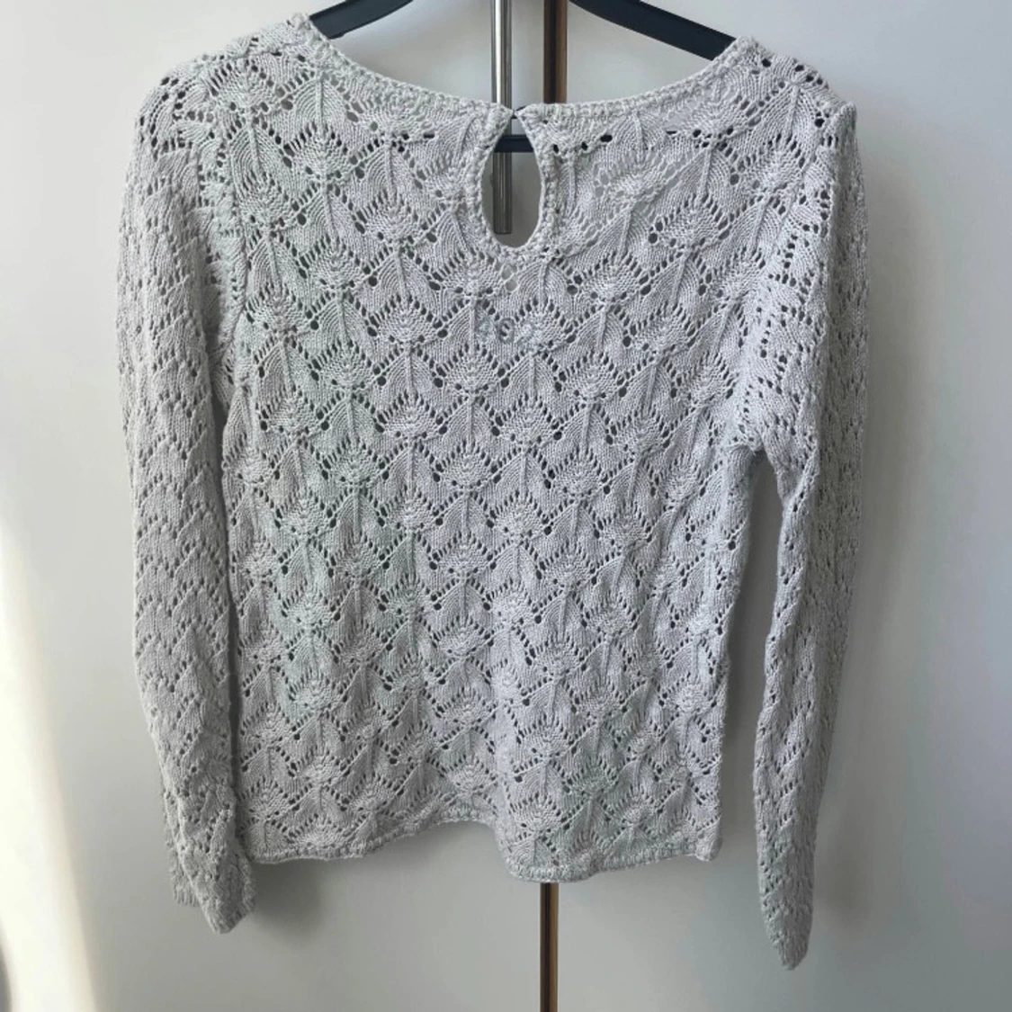 Ljusgrå stickad tröja Odd Molly - 1