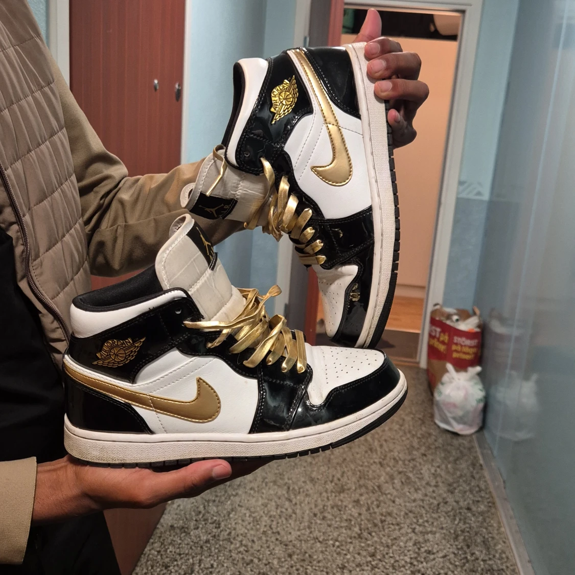 Nike Air Jordan 1 Gold/Black/White - 1
