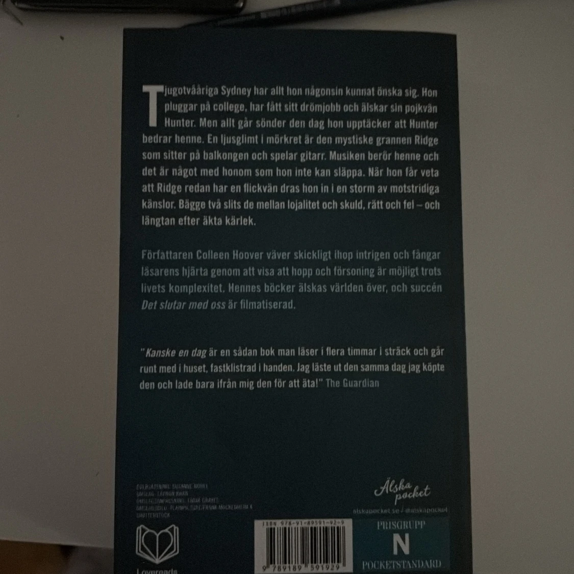 En helt ny bok av Colleen Hoover  - 1