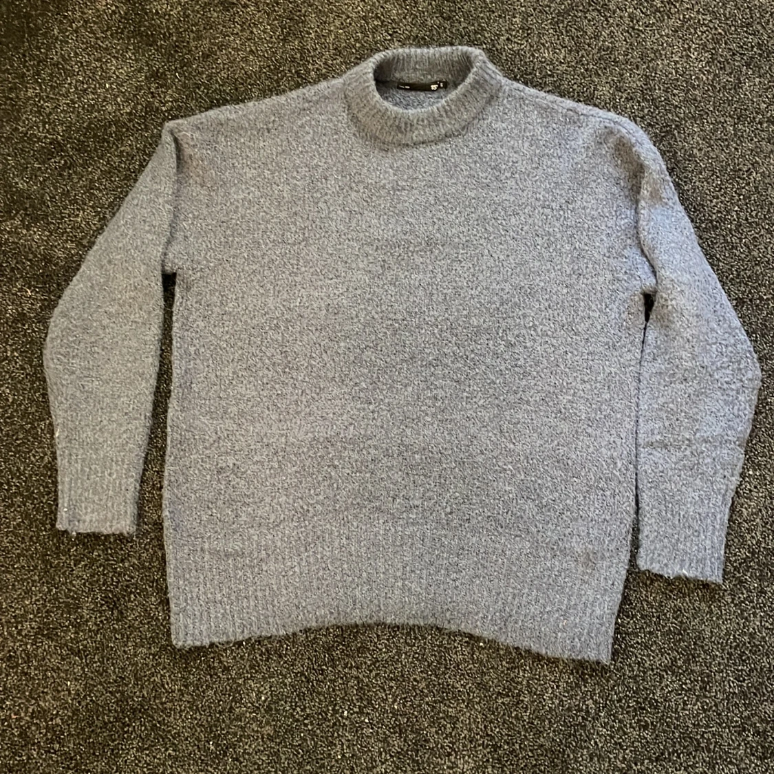 Marinblå stickad tröja från 157, storlek S