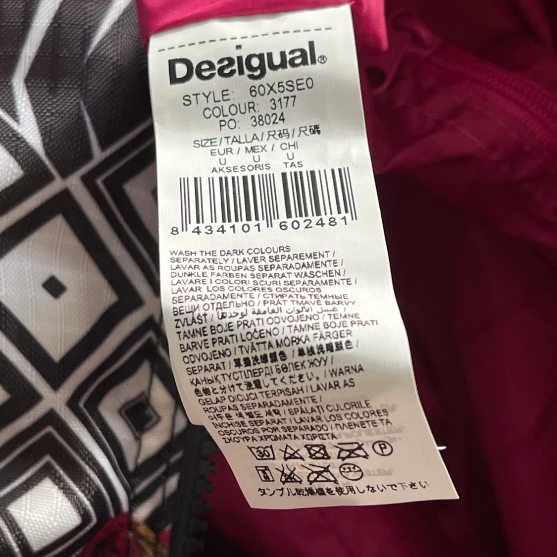 Färgstark träningsväska från Desigual - 4