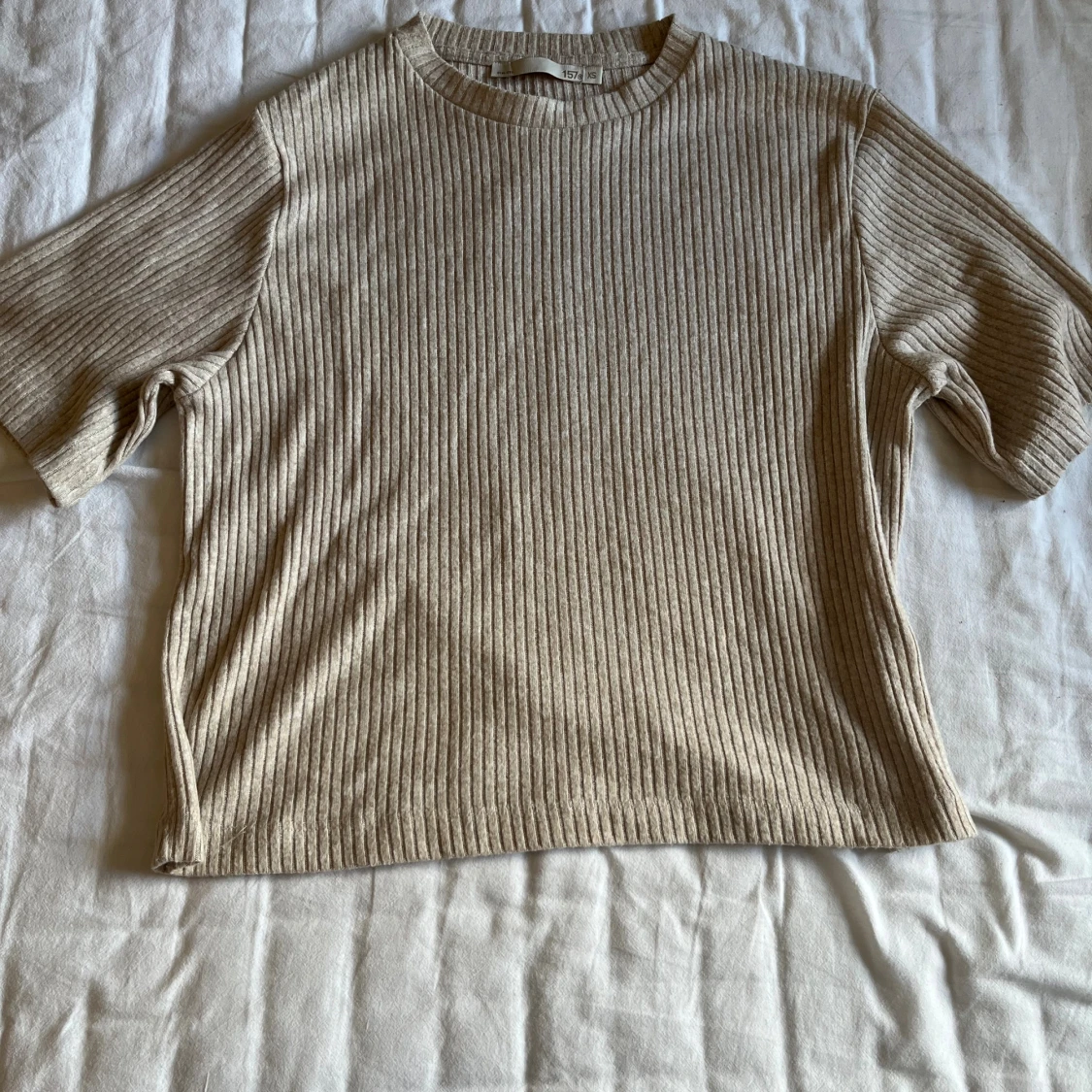 Beige ribbad topp från 157 XS