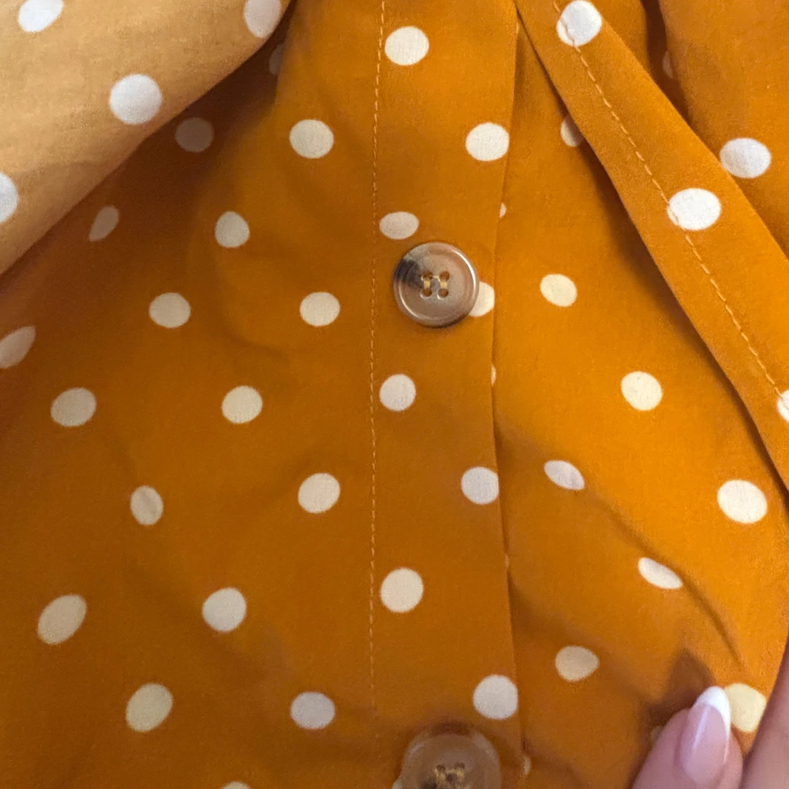 Prickig orange långklänning med volang - 3