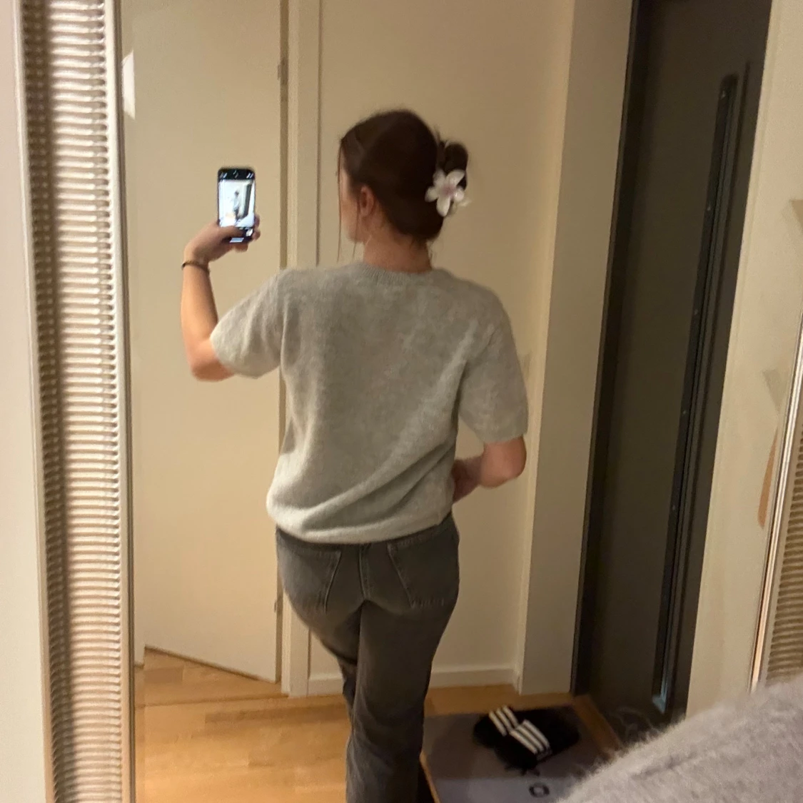 Grå raka jeans med låg midja - 2