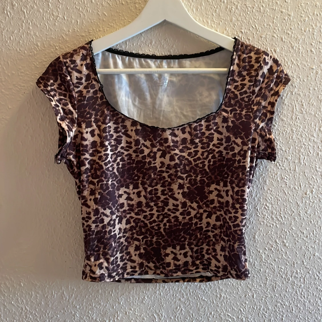 Leopardmönstrad croppad topp