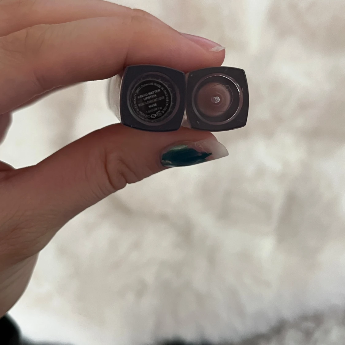 Huda Beauty Liquid läppstift  - 1