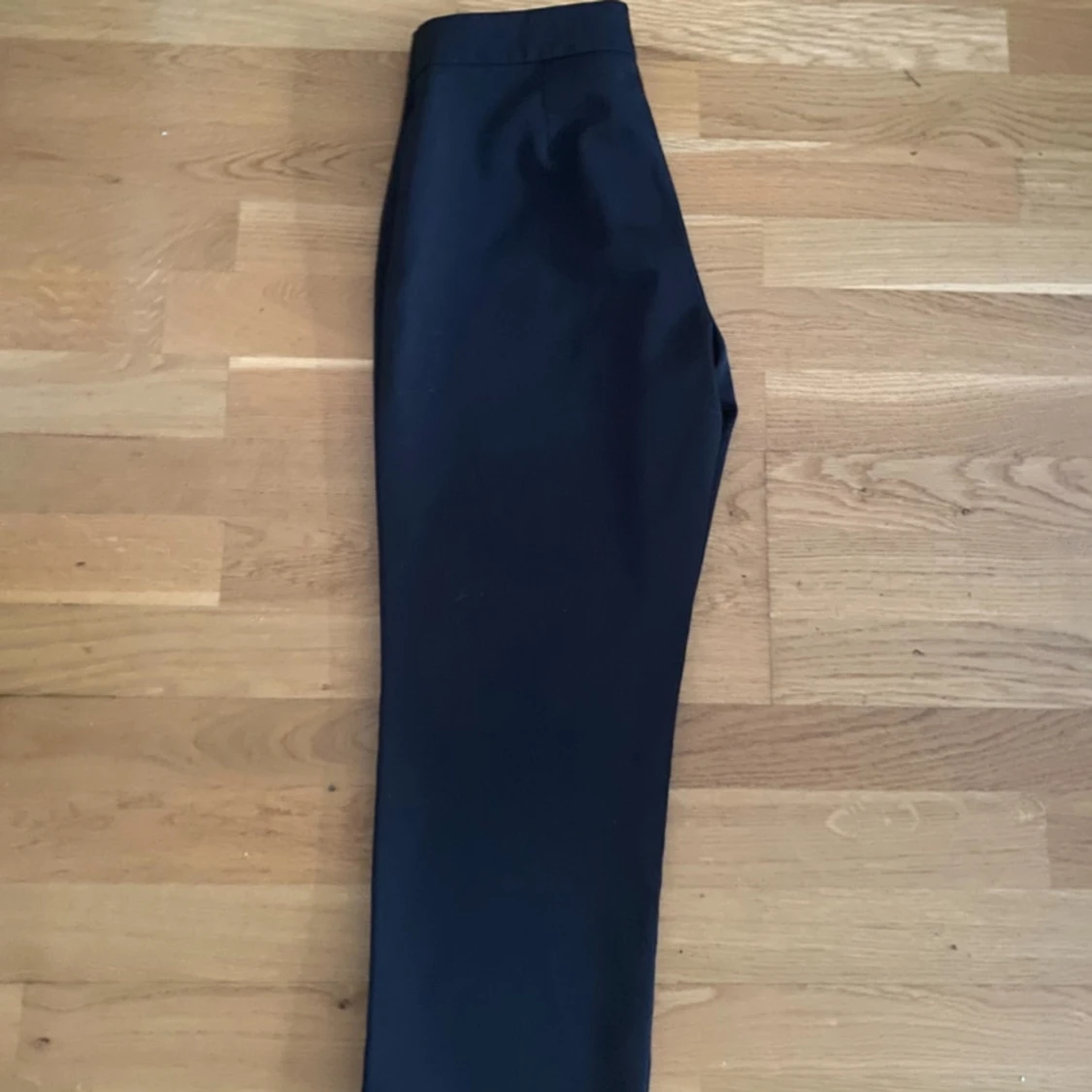 Svarta capri kostymbyxor - 1