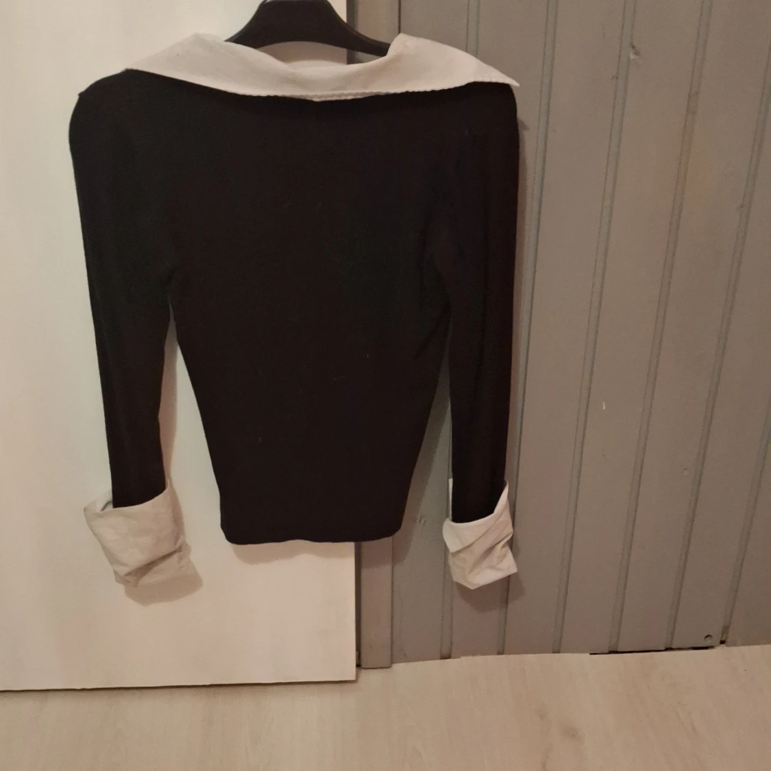 Svart tröja med vit krage Vero Moda - 1