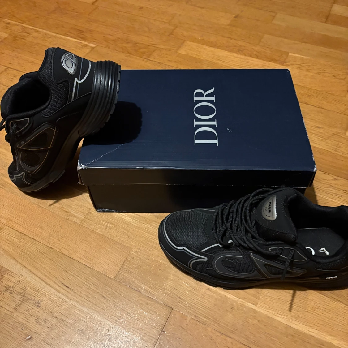 Svarta Dior sneakers med reflekterande detaljer - 1