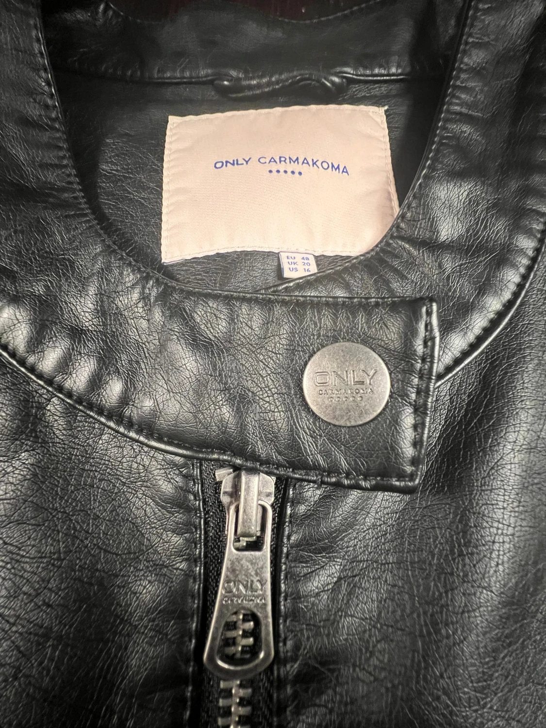 Svart skinnjacka från Only Carmakoma - 2