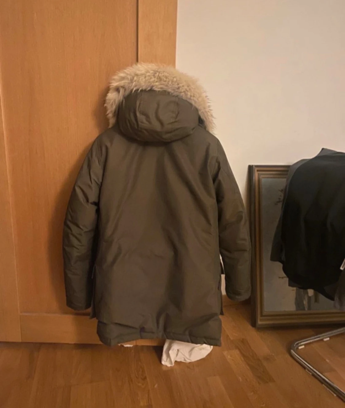Mörkgrön parkas från Woolrich med päls - 3