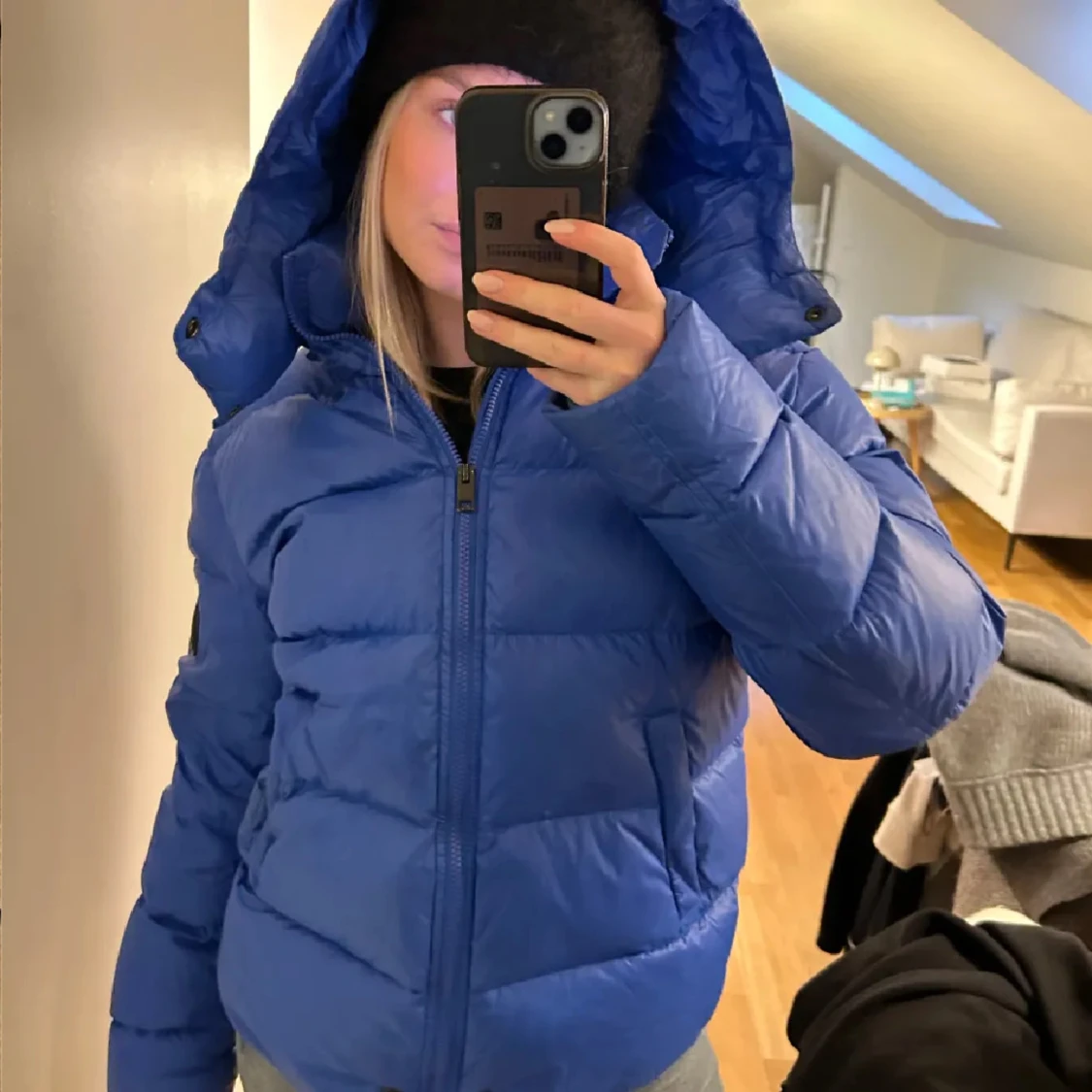 Blå pufferjacka med huva - 1