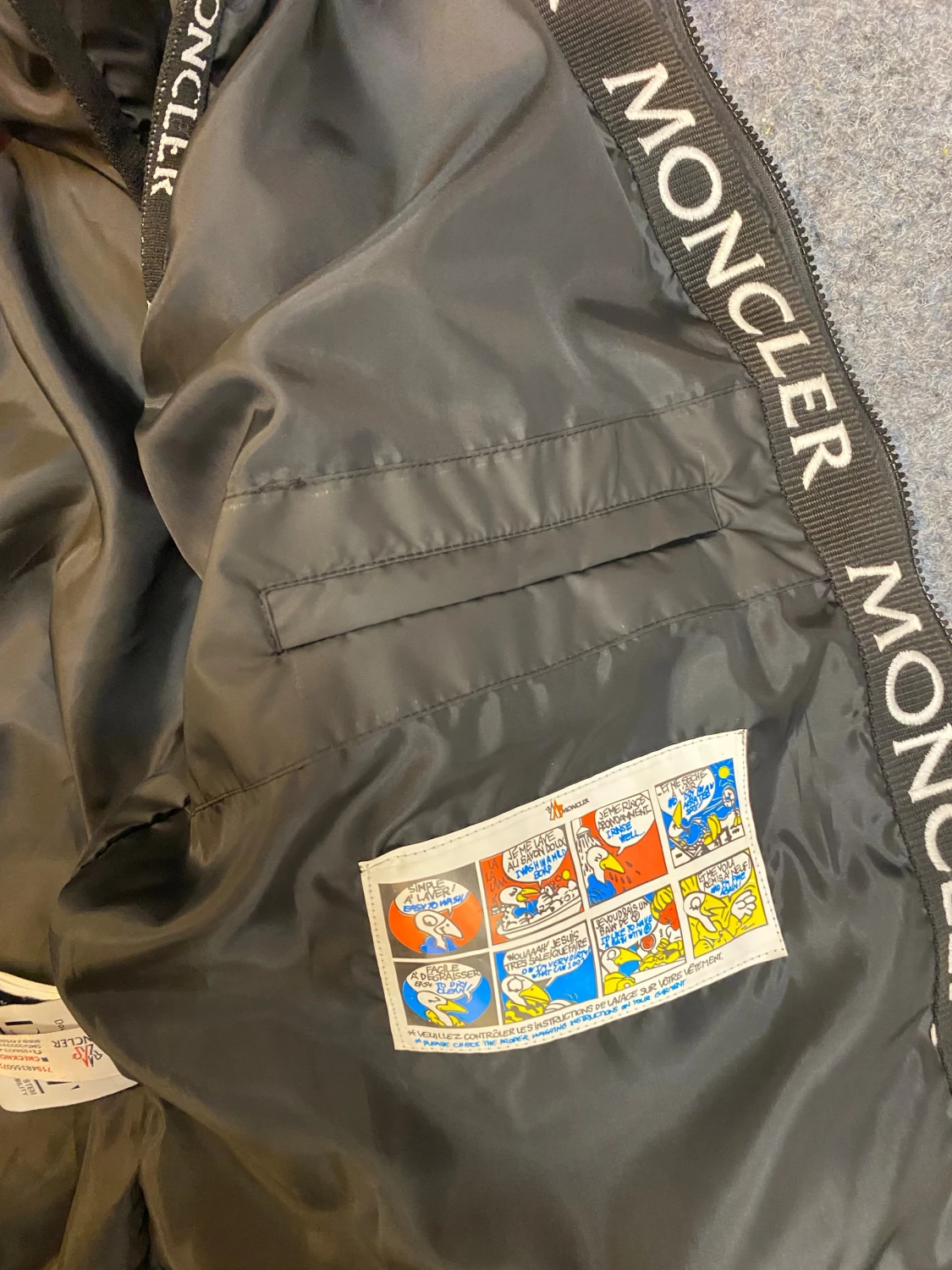 Svart pufferjacka från Moncler - 1