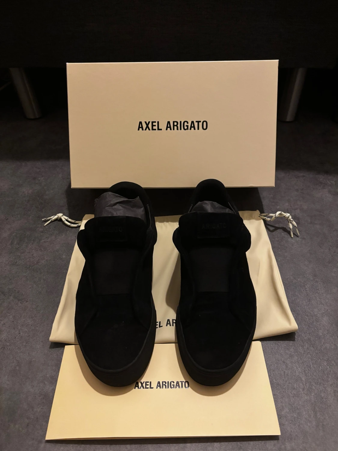 Svarta sneakers från Axel Arigato - 1