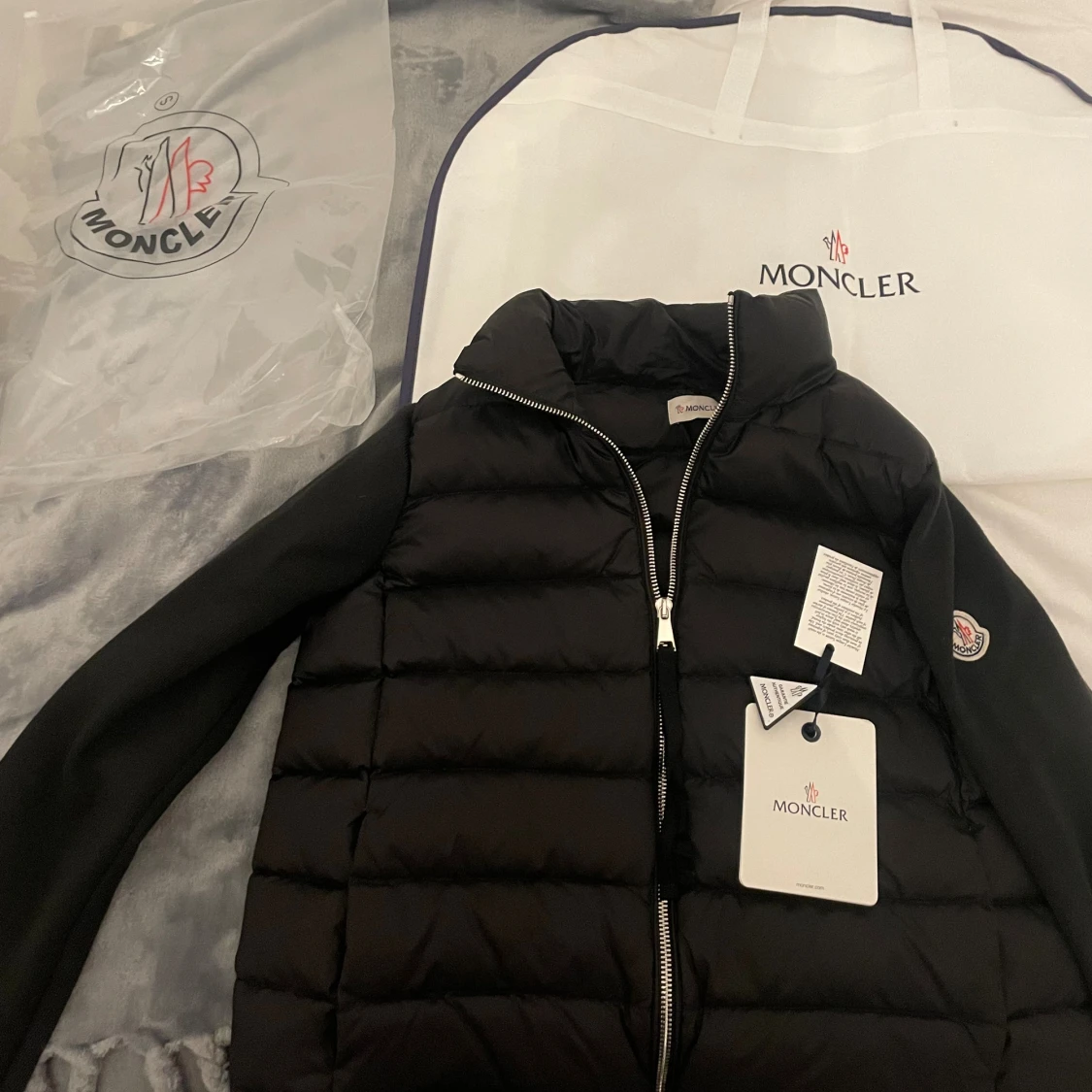 Svart pufferjacka från Moncler