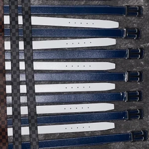 H bälte - Säljer nu tvärfeta h bälten som är perfekt för dig som söker en clean look! OBS vid köp av denna artikel får du endast ett bälte. Pris kan diskuteras 