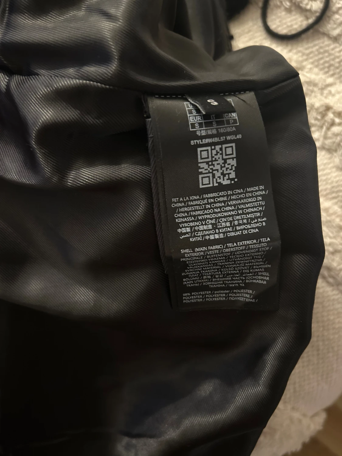 Svart teddyjacka från GUESS, storlek S - 6