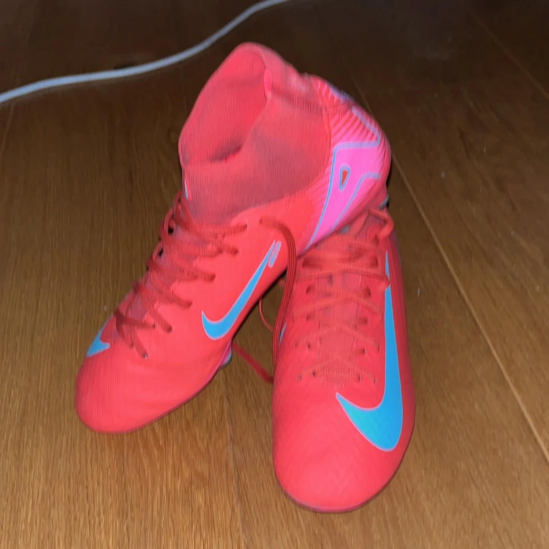 Röda Nike Mercurials - 1