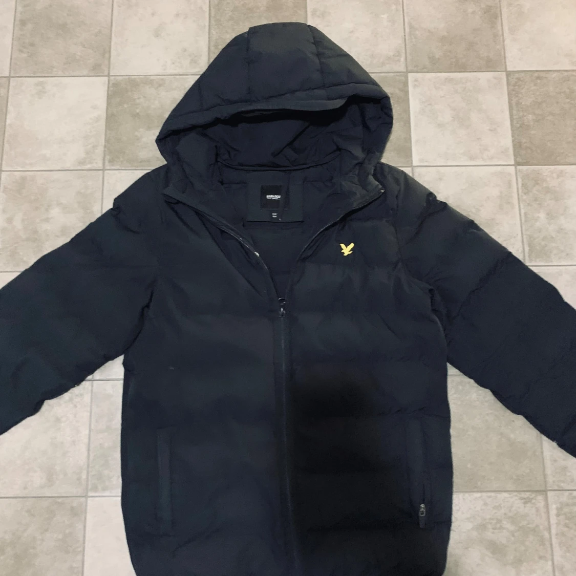 Svart pufferjacka från Lyle & Scott