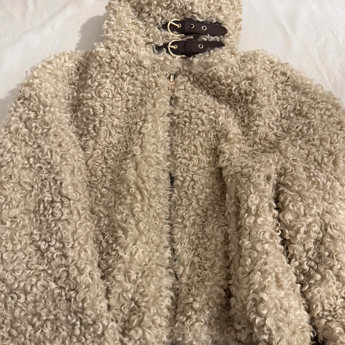 Beige teddyjacka från Maje - 2