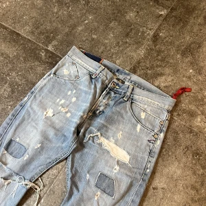 Slitna Dondup Jeans - Helt sjuka dondups i strlk 30 i modellen sam som är en slim/straight fit👏 
