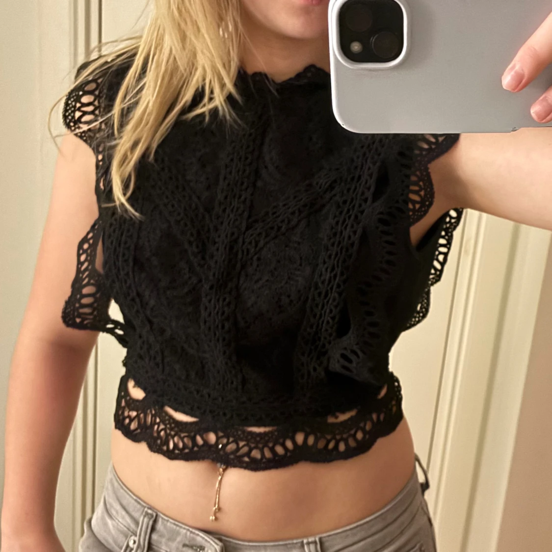 Svart spetsig croppad blus