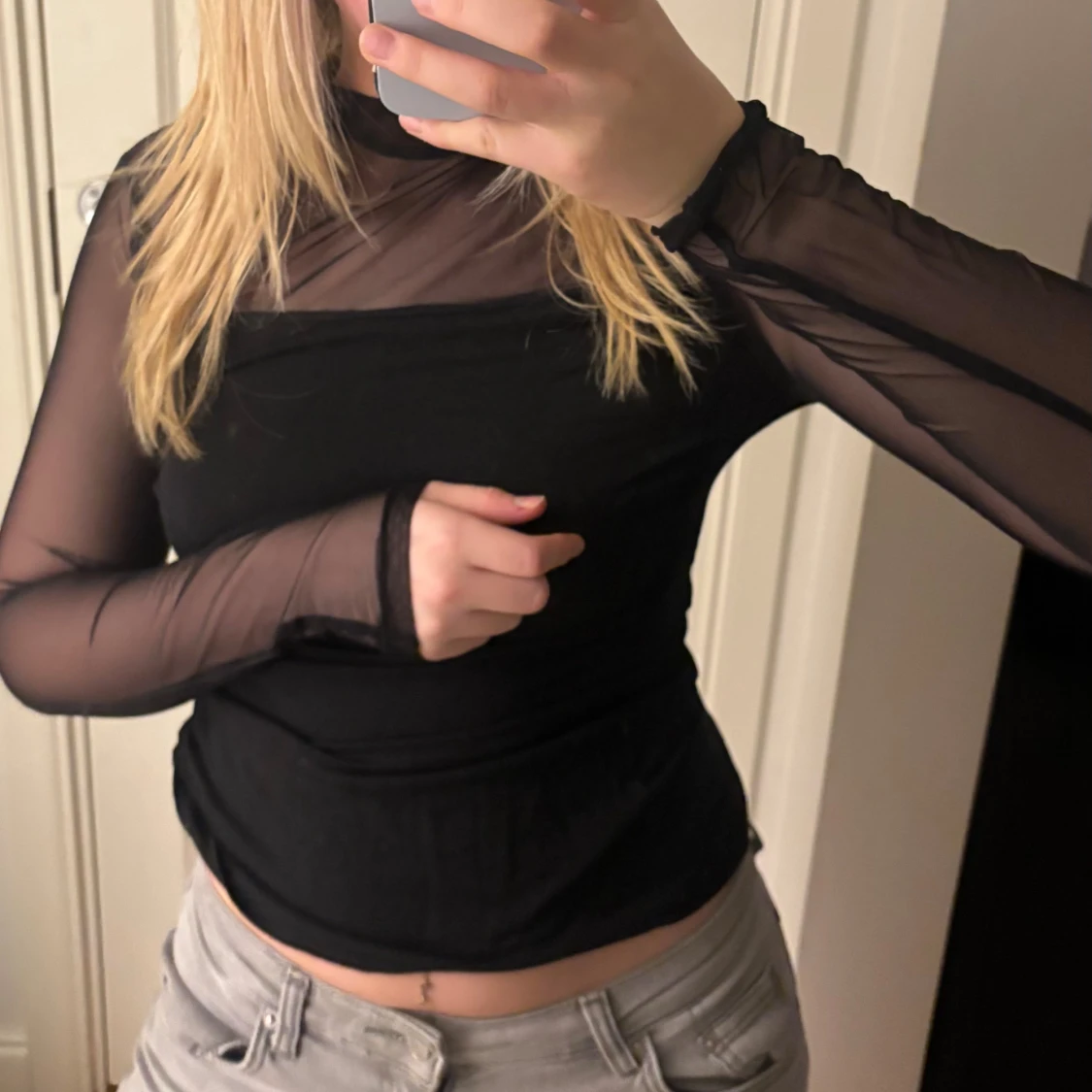Svart mesh topp med långa ärmar - 1