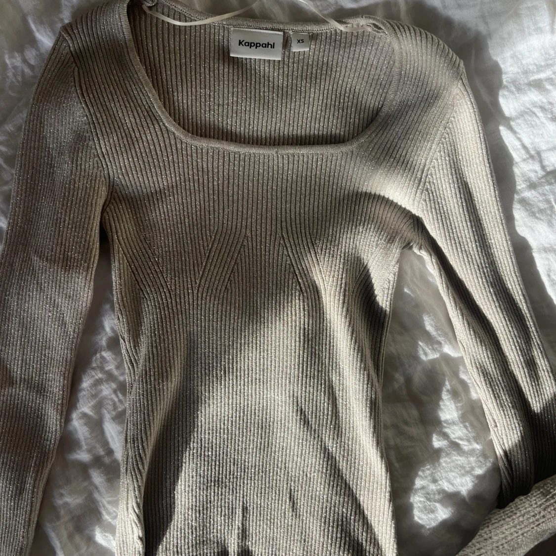 Glittrig långärmad tight topp