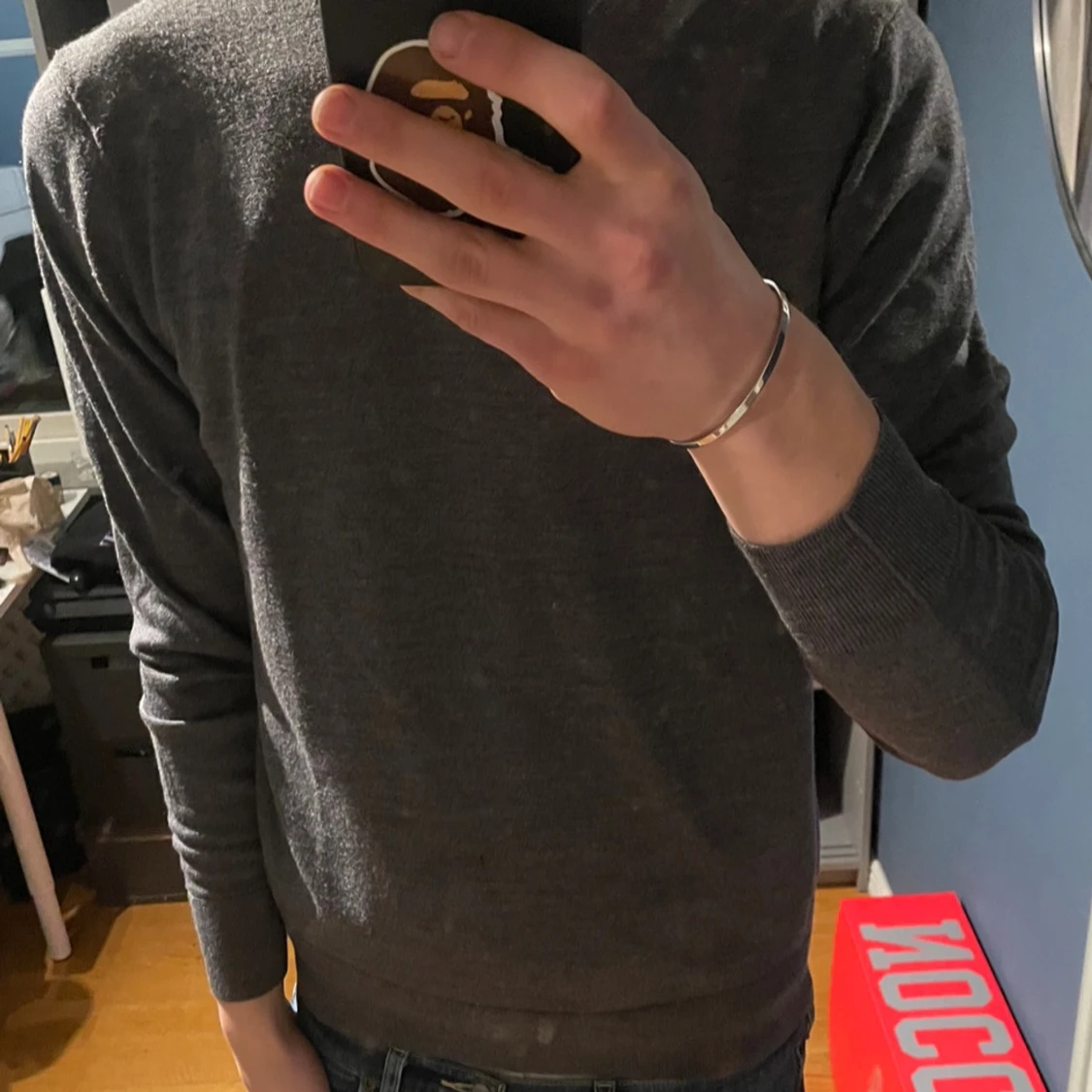 Mörkgrå stickad tröja 