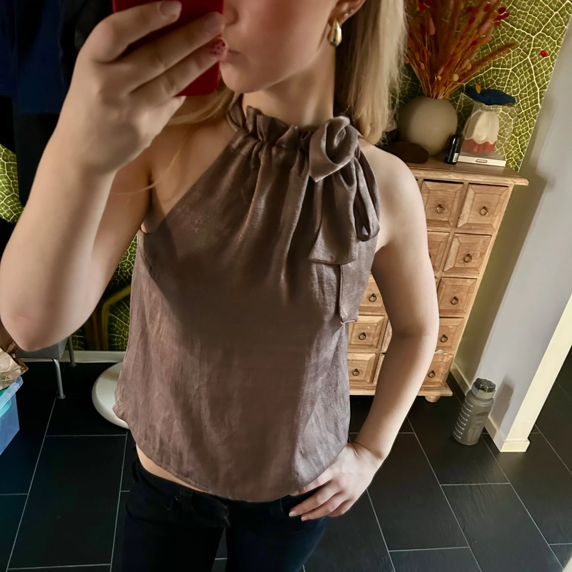 Beige/brun halterneck topp från bubbleroom - 1