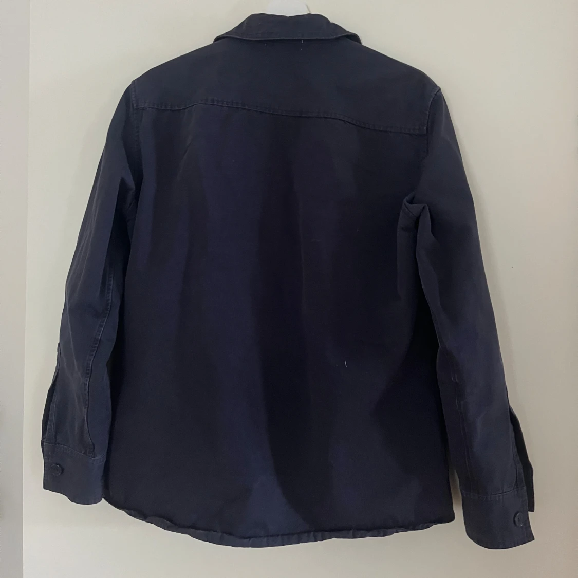 Mörkblå overshirt med knappar - 1
