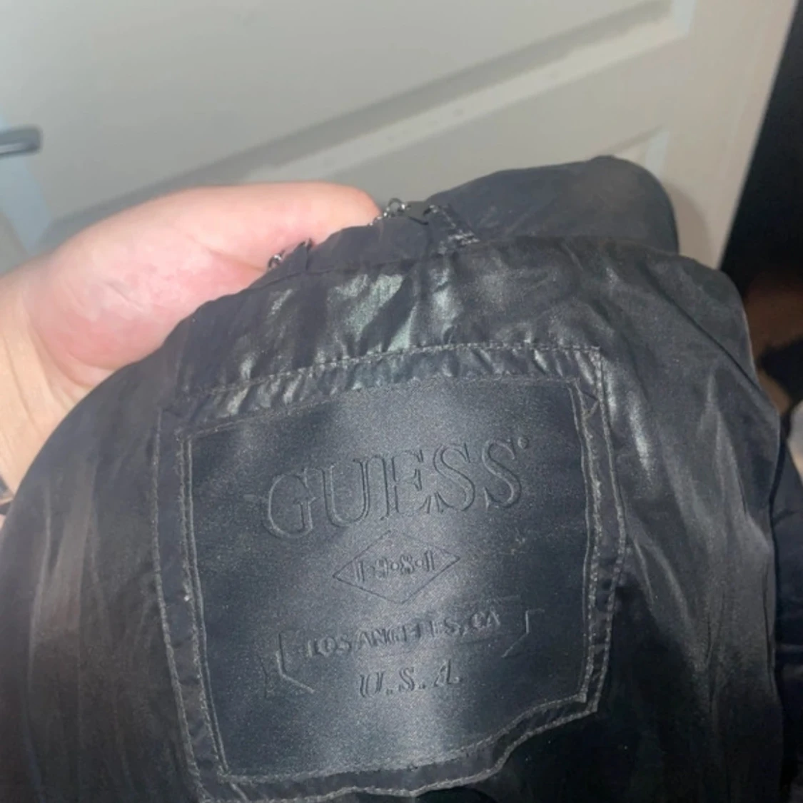 Svart pufferjacka från Guess, M - 2