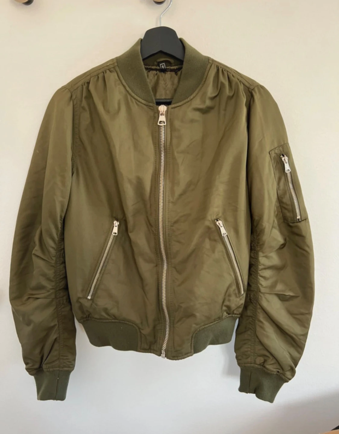 Olivgrön bomberjacka - 2