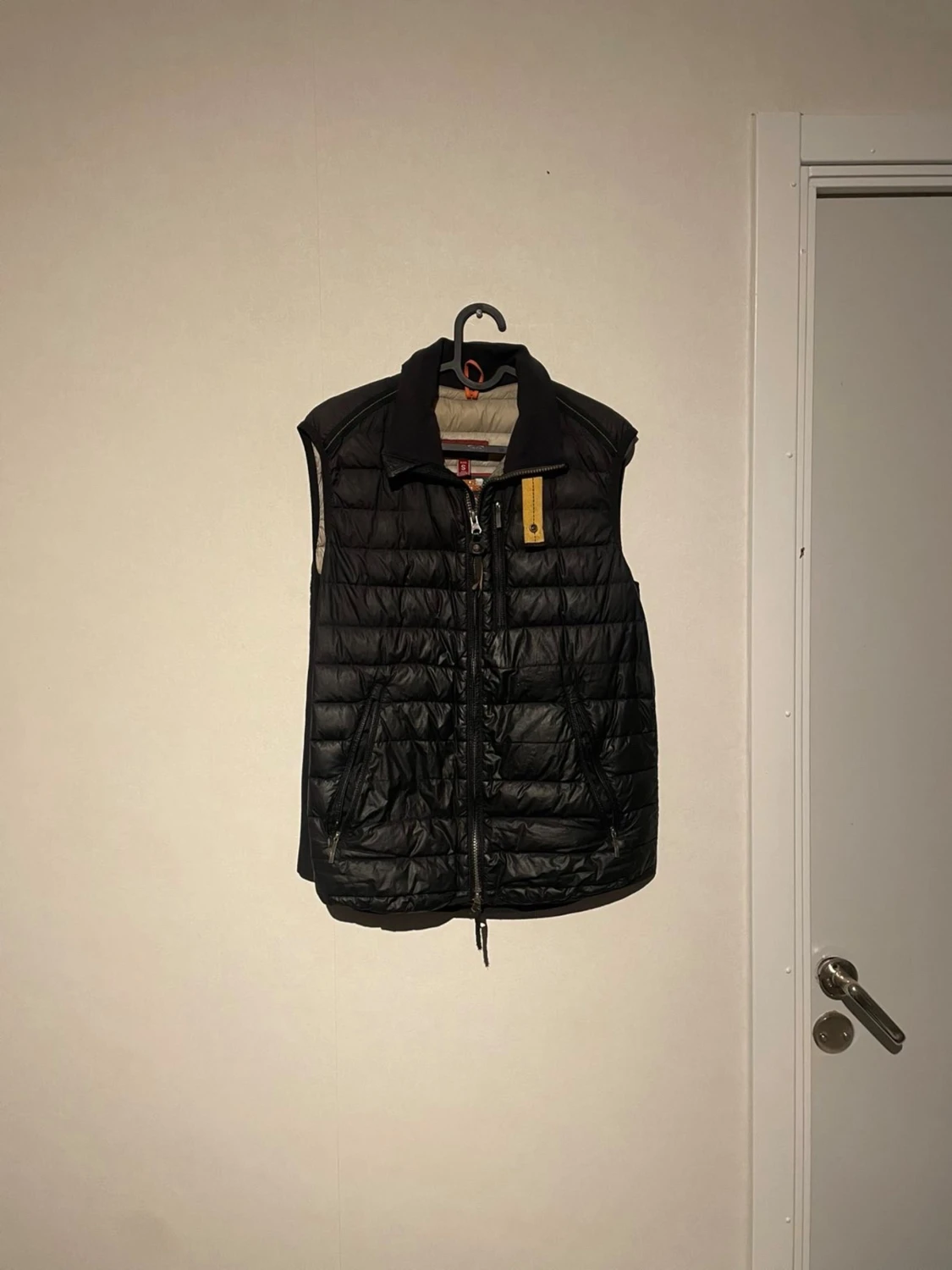 Svart dunväst från Parajumpers - 4