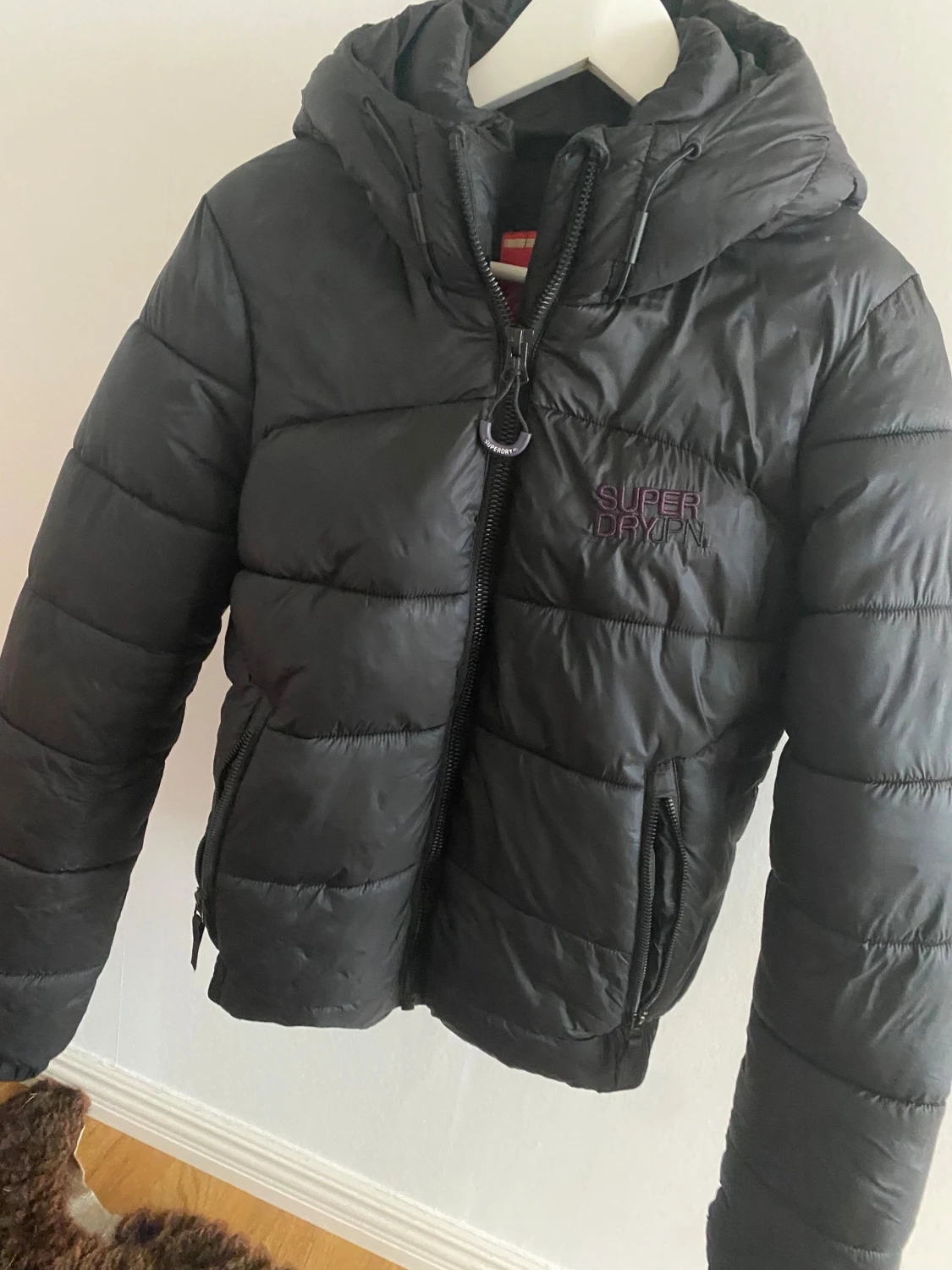 Svart pufferjacka Super Dry