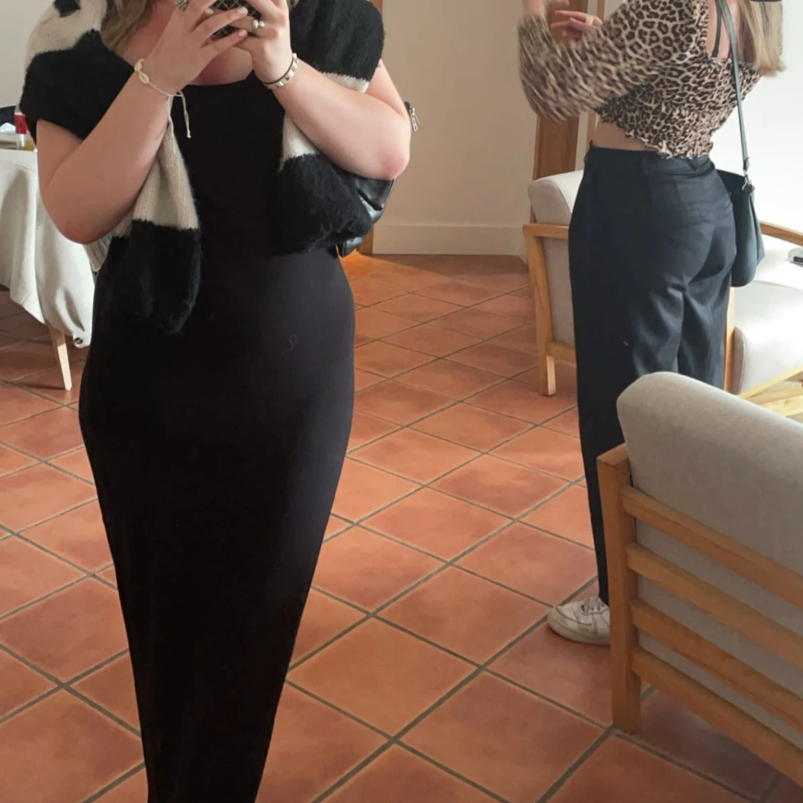 Svart långklänning med smal passform