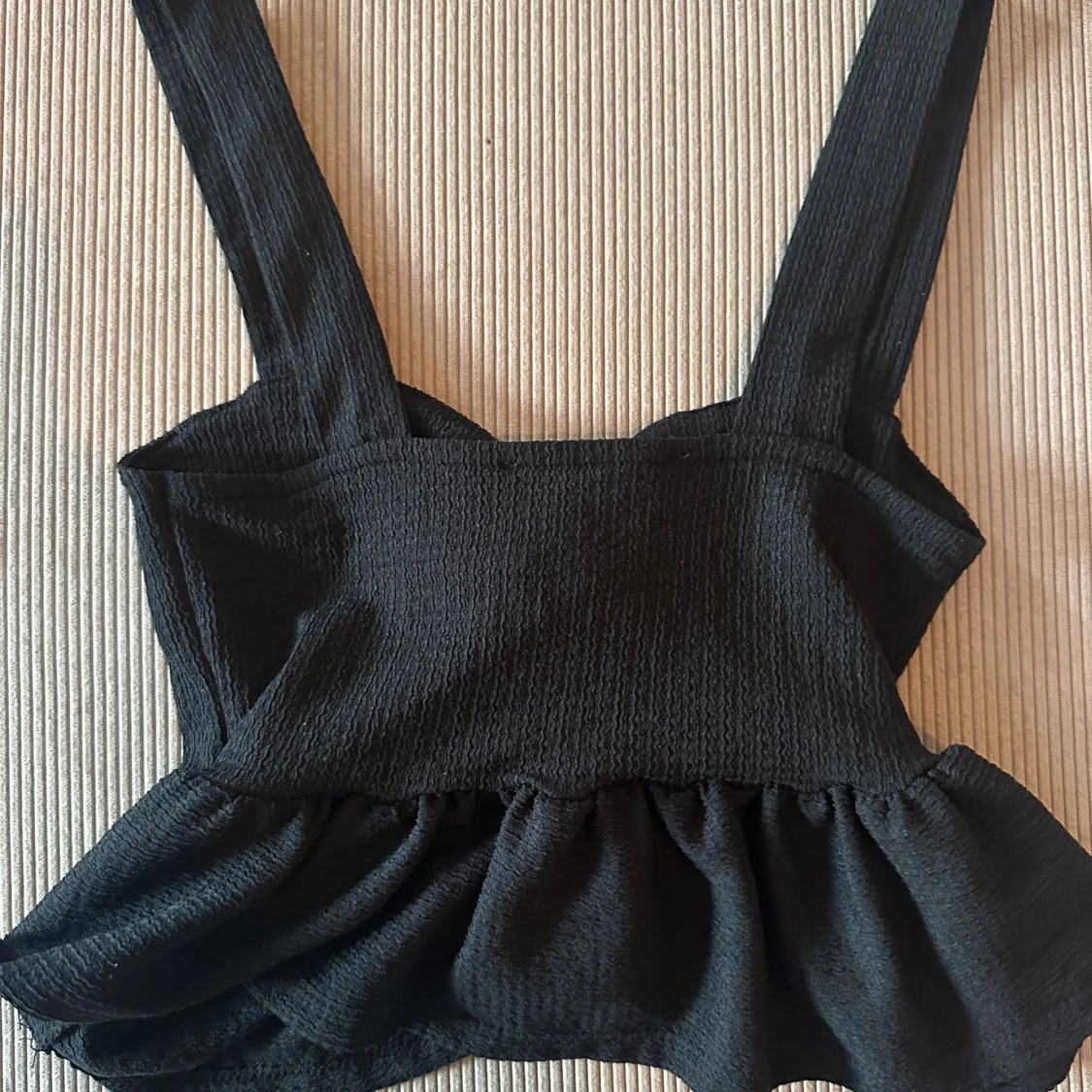 Svart linnetopp med rosett från Primark - 1