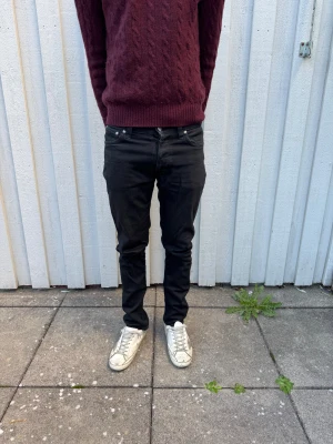 Nudie jeans  - Nudie jeans - Modell:  Grim Tim - Storlek:  W29/L30 - skick: 9/10 - Nypris runt 2000kr 