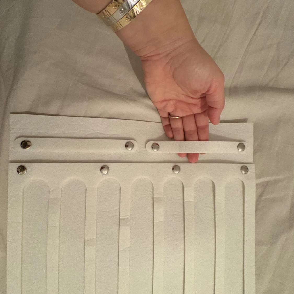 Vit hållare i filtmaterial - 2