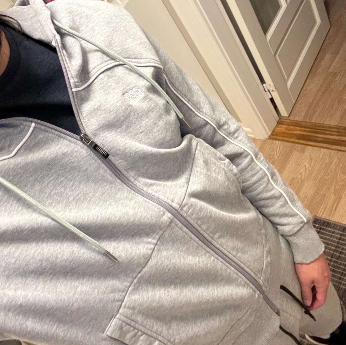 Grå hoodie från Hugo Boss - 2