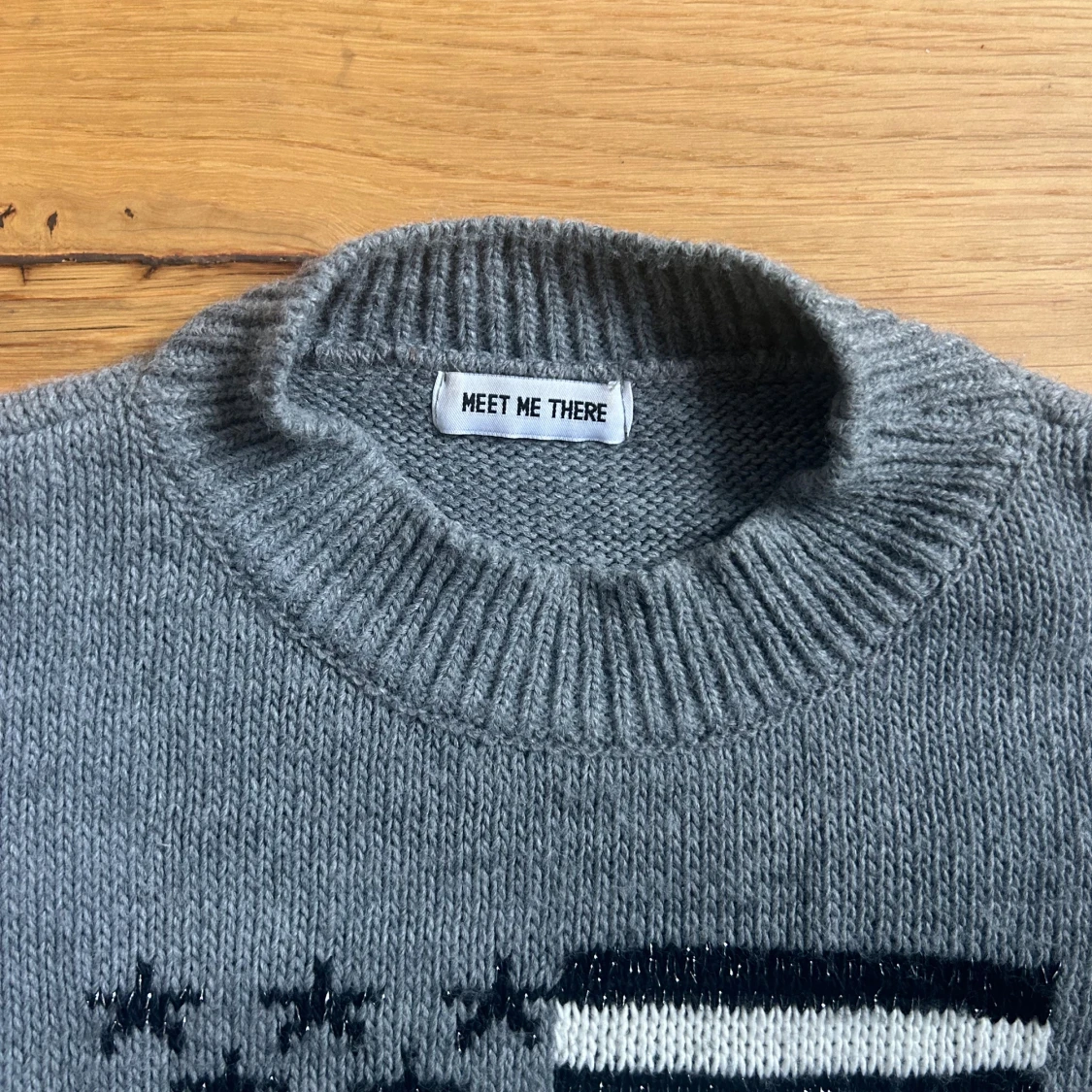 Grå stickad tröja Meet Me There - 2