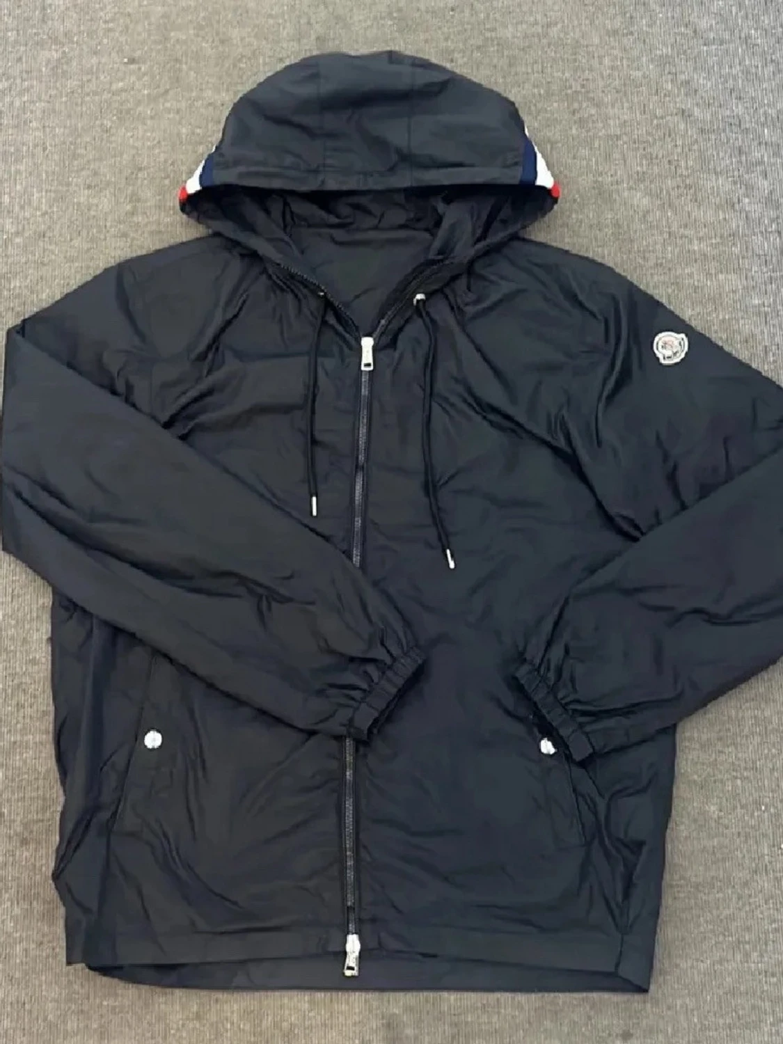 Svart vindjacka från Moncler