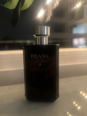 Prada lhomme intense - Ungefär 60-70ml kvar av 100ml. Hör av er om frågor!