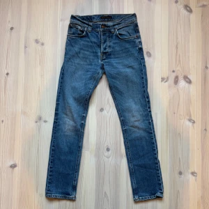 Nudie jeans Grim tim - Nudie jeans i modellen Grim Tim | Storlek: W29 L30 | Mycket bra skick | Hör gärna av dig vid frågor och funderingar! 🤗